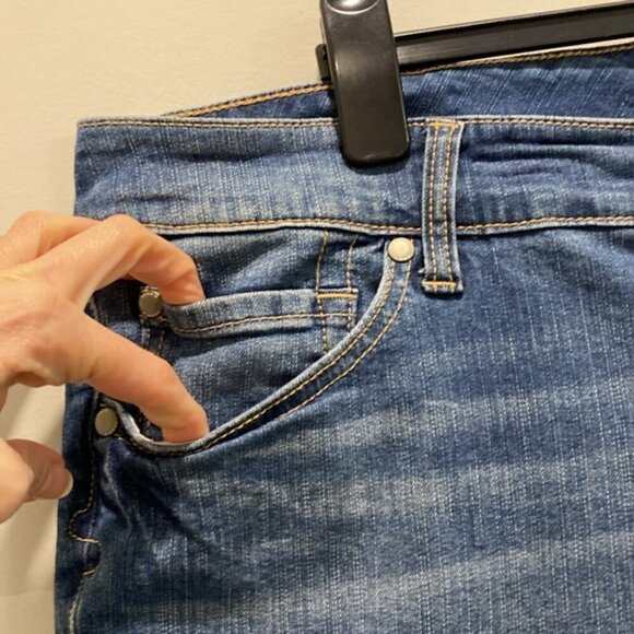 Torrid Blue Jean Shorts Size 18 - Picture 3 of 10